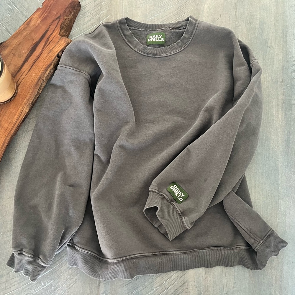 DAILY DRILLS Women’s Grey crewneck XS/S